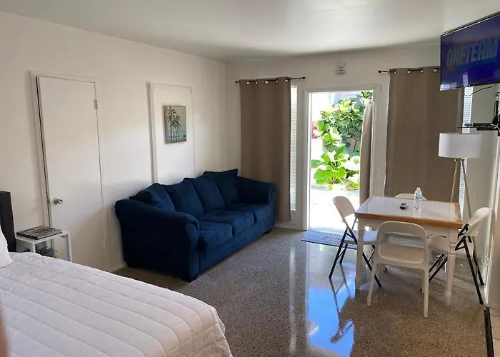 Tiana Beach Inn