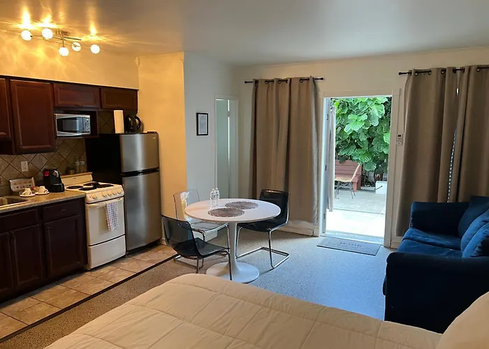 Tiana Beach Inn